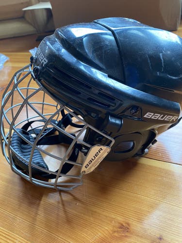 Used Bauer BHH2100JR Helmet With Cage