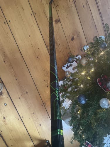 Senior Right Handed Supreme ADV Hockey Stick