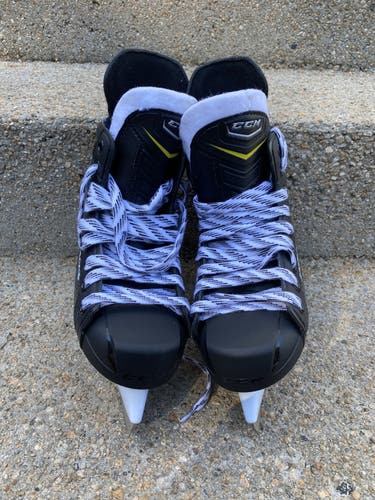 Youth CCM Regular Width  Size 3 Tacks 2052 Hockey Skates