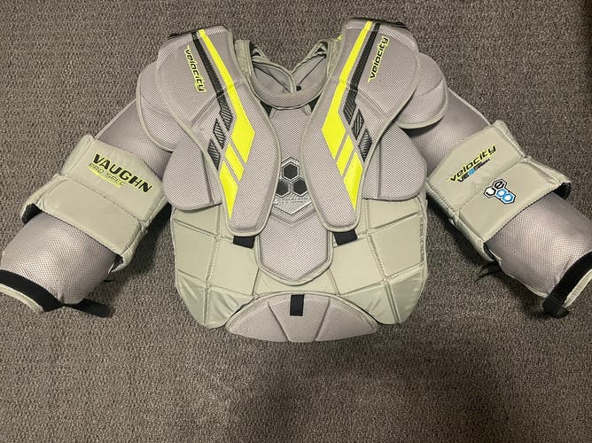 Vaughn Velocity VE8 Pro Carbon Goalie Chest Protector - XL - Used - Grey