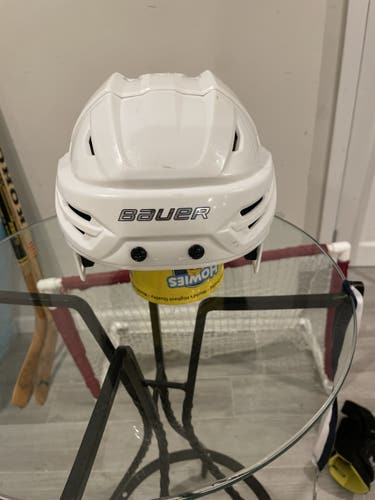 White Used Medium Bauer  Re-Akt 95 Helmet