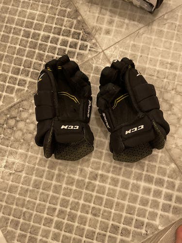 Black Junior CCM 11" Tacks 4052 Gloves