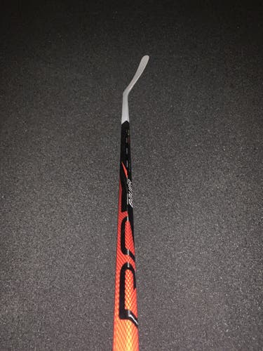New Right Handed  Vapor FlyLite Hockey Stick