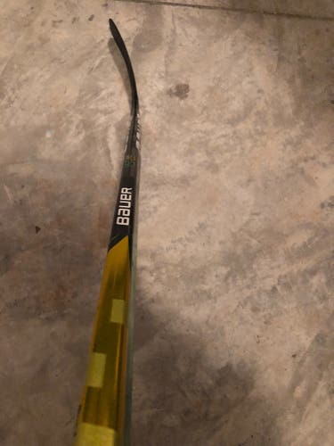 Senior Right Handed  Supreme UltraSonic Hockey Stick