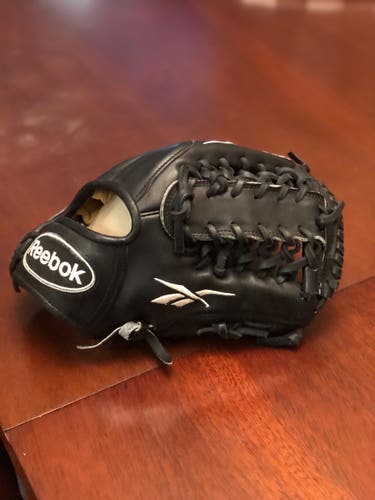 Black High School/College Infield 11.5" vr6000 Baseball Glove