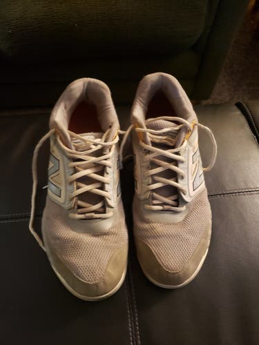 Gray/White Used Adult Men's Size Men's 10.5 (W 11.5) Turf Cleats New Balance Low Cut