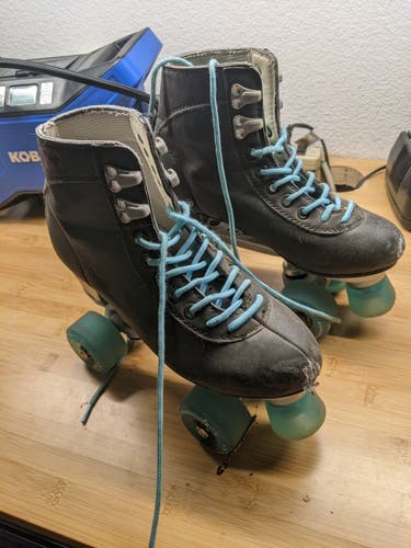 Women's Roller Skates