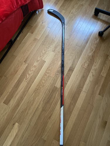 Senior Right Handed Mid Pattern  Vapor Hyperlite Hockey Stick