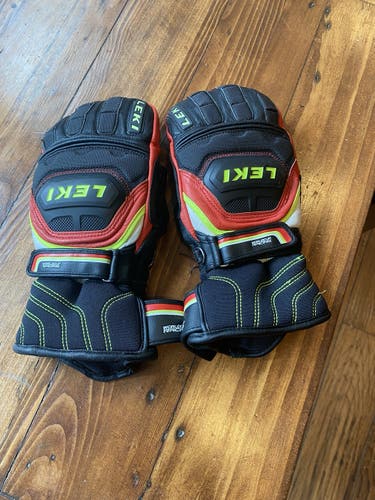 Black Youth Unisex Used Leki Size 6