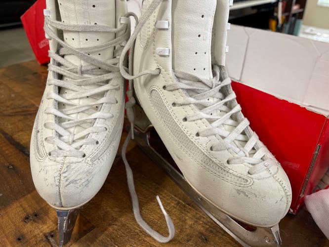 Used EDEA  Figure Skates 225B