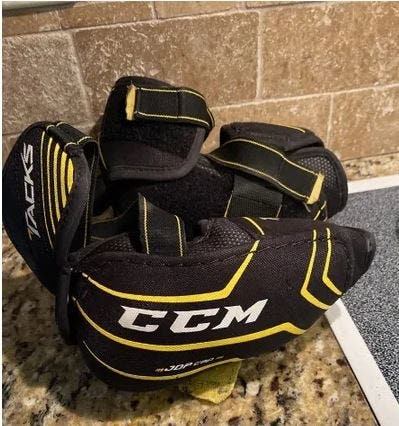 Used Large CCM Tacks 3092 Elbow Pads