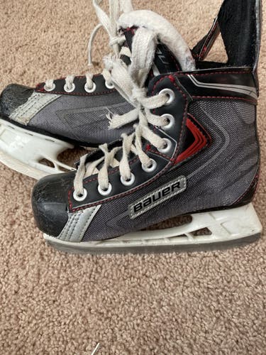 Youth Bauer  Size 13 Vapor x30 Hockey Skates