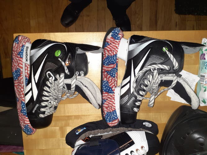 Senior Used Reebok 11k Hockey Skates Regular Width Pro Stock Size 8.5
