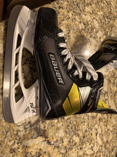 Senior Used Bauer Supreme 3S Hockey Skates Extra Wide Width Size 8