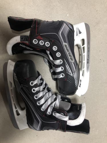 Youth Bauer Extra Wide Width Size 13 Vapor X500 Hockey Skates
