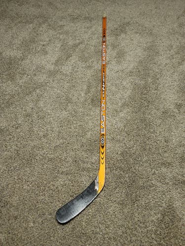 Easton Right Handed Synergy Si-Core Hockey Stick