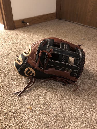 Adult Outfield 12.75" A2000 Baseball Glove