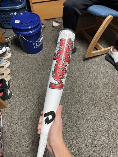 High School/College 2011 DeMarini (-3) 30 oz 33" Voodoo Bat