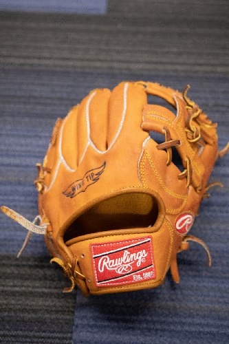 Brown Used Adult Rawlings Right Hand Throw Pitcher's Heart of the Hide Baseball Glove 12"