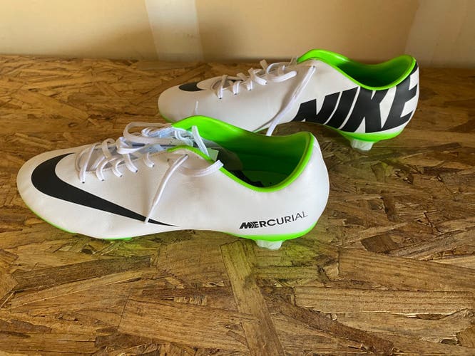 New Size Men's 10.5 (W 11.5) Nike Cleats