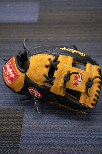 Black New Adult Rawlings Right Hand Throw Infield Heart of the Hide Baseball Glove 11.75"