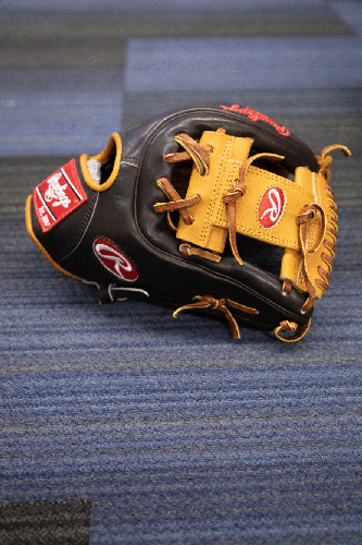 Black New Adult Rawlings Right Hand Throw Infield Heart of the Hide Baseball Glove 12"