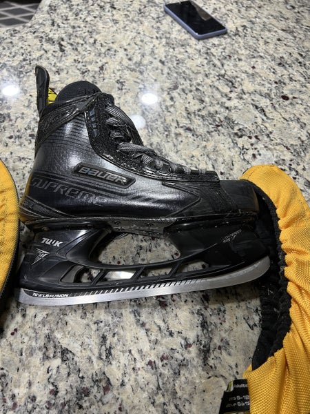 Senior Used Bauer Supreme Total One Hockey Skates Regular Width Size 6.5