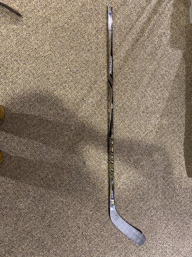 Intermediate Left Hand Mid Pattern  Supreme 1S Hockey Stick