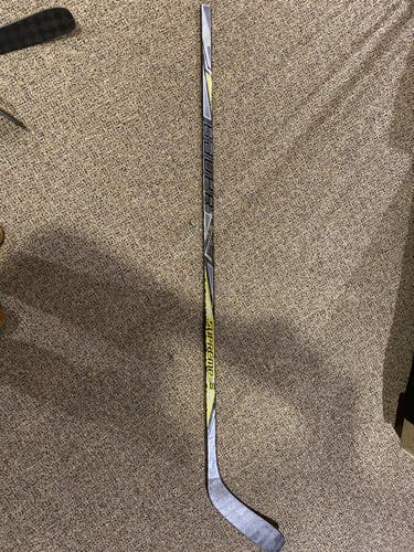 Intermediate Left Hand Mid Pattern  Supreme 1S Hockey Stick