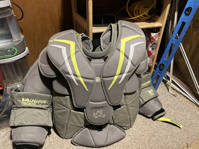 Senior XL Vaughn Pro Stock Velocity V7 Goalie Chest Protector