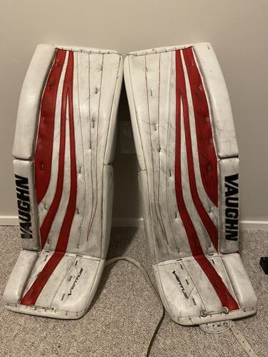 Vaughn SLR 34”+2 goalie pads