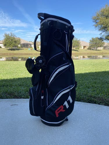 TaylorMade R11 Standing Golf Bag