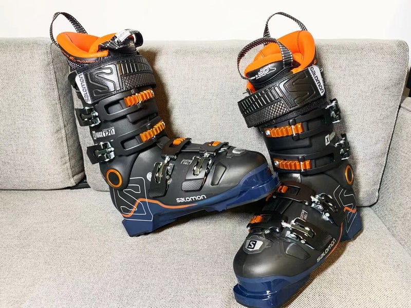 Used two-days Men's Salomon All Mountain Max 120 Ski Boots Stiff Flex 25.5