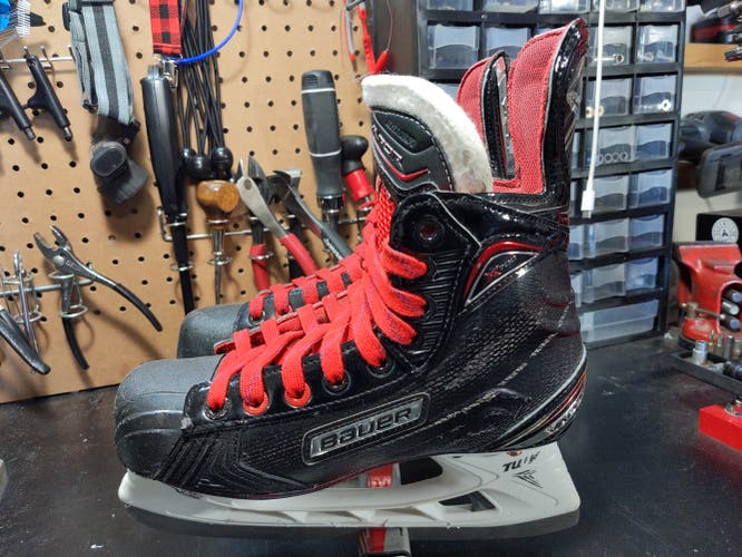 Junior Used Bauer Vapor X700 Hockey Skates Regular Width Size 4