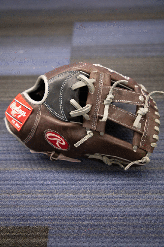 Black and Brown New Rawlings Right Hand Throw Heart of the Hide Baseball Glove 11.75"