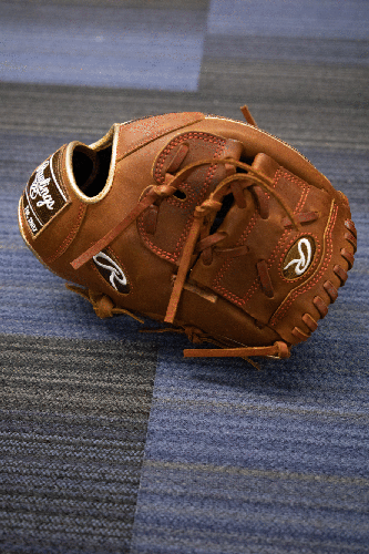 Brown New Adult Rawlings Right Hand Throw Heart of the Hide Baseball Glove 11.75"