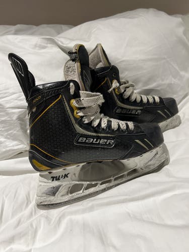 Senior Bauer Regular Width  Size 6 Supreme TotalOne NXG Hockey Skates