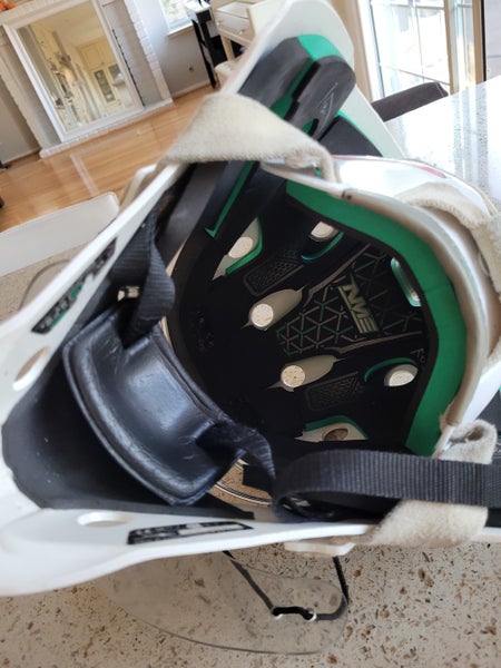 White Youth Used Bauer NME Goalie Mask