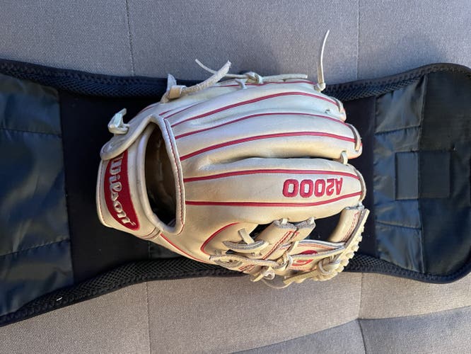 Yellow Adult Right Hand Throw 11.5" A2000 Baseball Glove