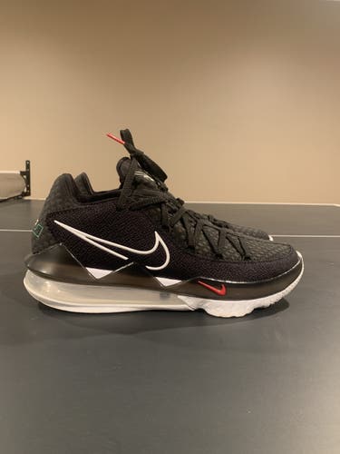 Lightly used Black Nike Lebron James Basketball Shoes Size 10.5