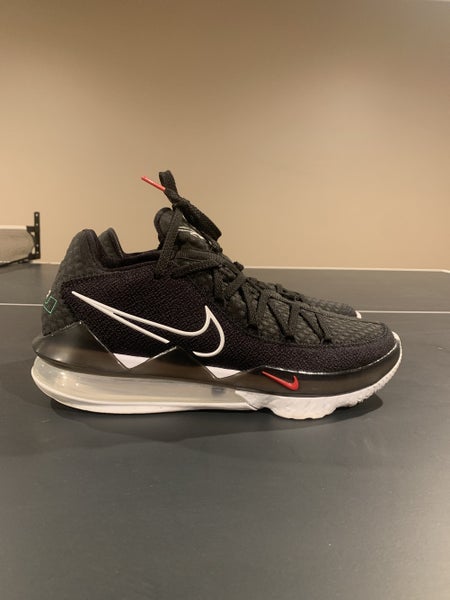 Lightly used Black Nike Lebron James Basketball Shoes Size 10.5