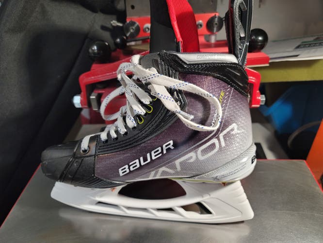 Lightly used Bauer Hyperlite Size 7 Fit 3