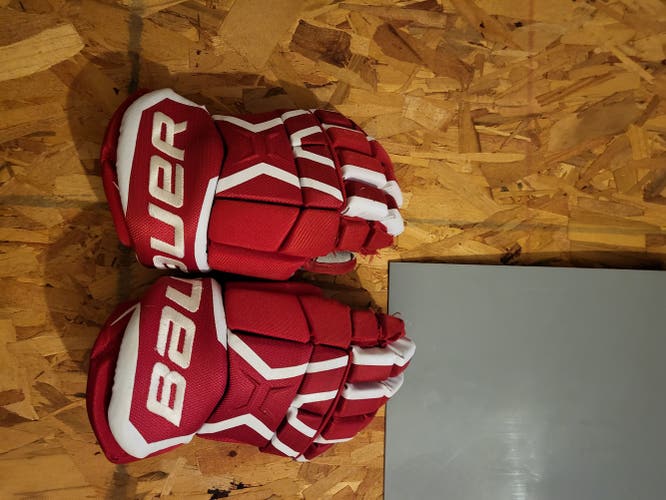 Red Used Senior Bauer Supreme 170 Gloves 13"