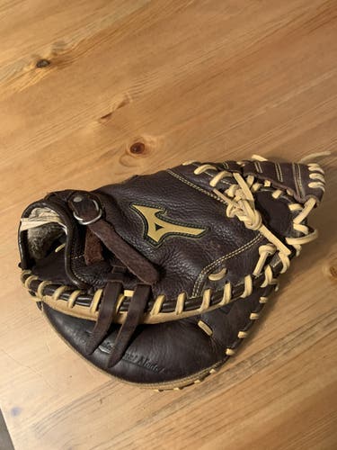 High School/College Right Hand Throw 33.5" Catcher's Glove