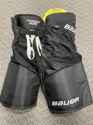 Bauer S29 Black Senior Large Breezers
