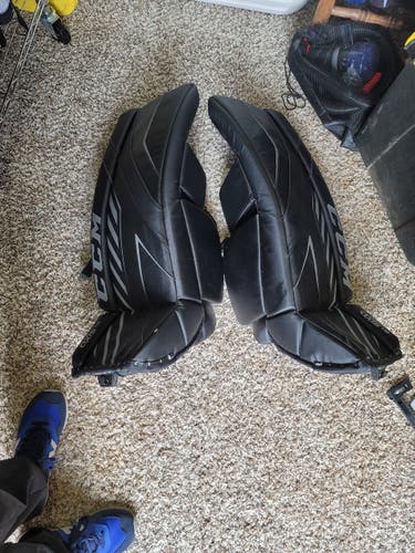 Used Intermediate 30" CCM Axis 1.9 Goalie Leg Pads
