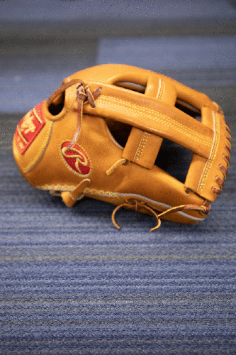 Brown Used Adult Rawlings Right Hand Throw Infield Heart of the Hide Baseball Glove 12"