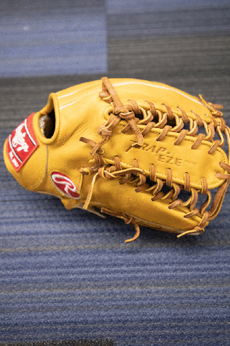 Brown Adult Used Rawlings Outfield Right Hand Throw Heart of the Hide Baseball Glove 12"