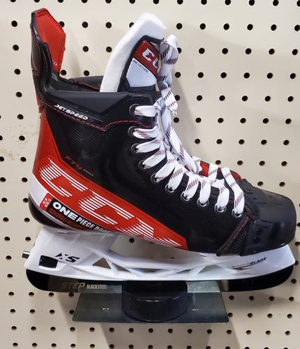 CCM Jetspeed FT4 Pro Tapered Fit Senior 7.0D