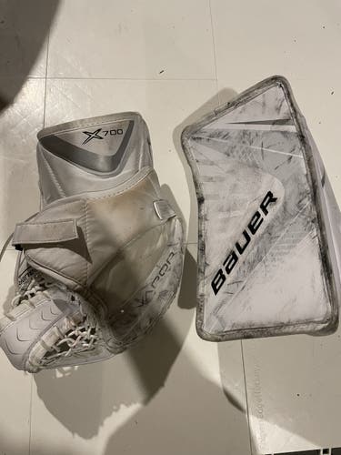 Junior Bauer Vapor x700 glove and blocker